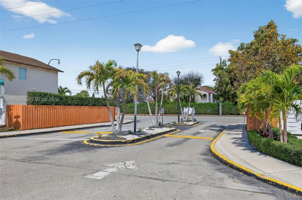 13758 SW 160th Ter Miami, FL 33177