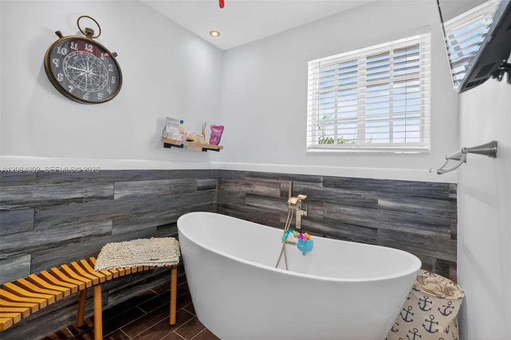 13758 SW 160th Ter Miami, FL 33177