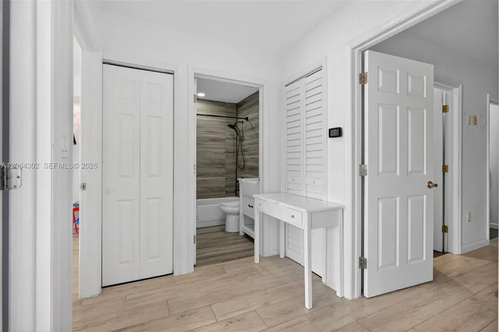 13758 SW 160th Ter Miami, FL 33177