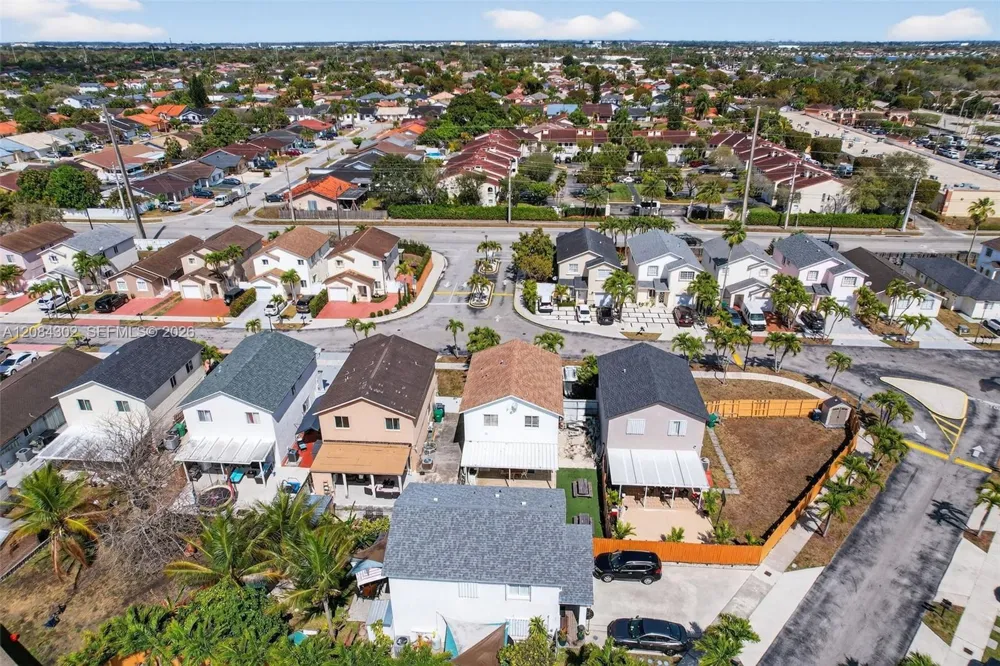 13758 SW 160th Ter Miami, FL 33177