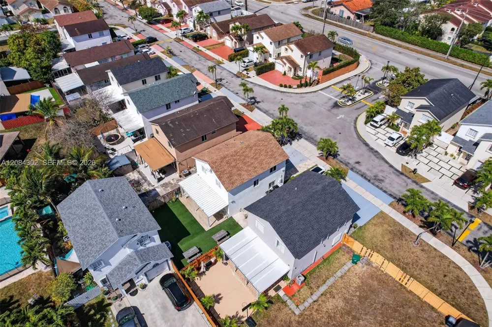 13758 SW 160th Ter Miami, FL 33177