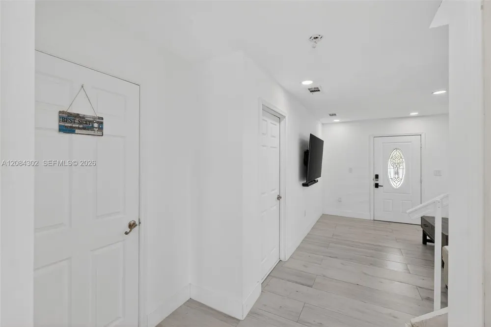 13758 SW 160th Ter Miami, FL 33177