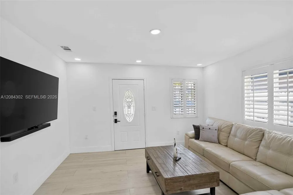 13758 SW 160th Ter Miami, FL 33177