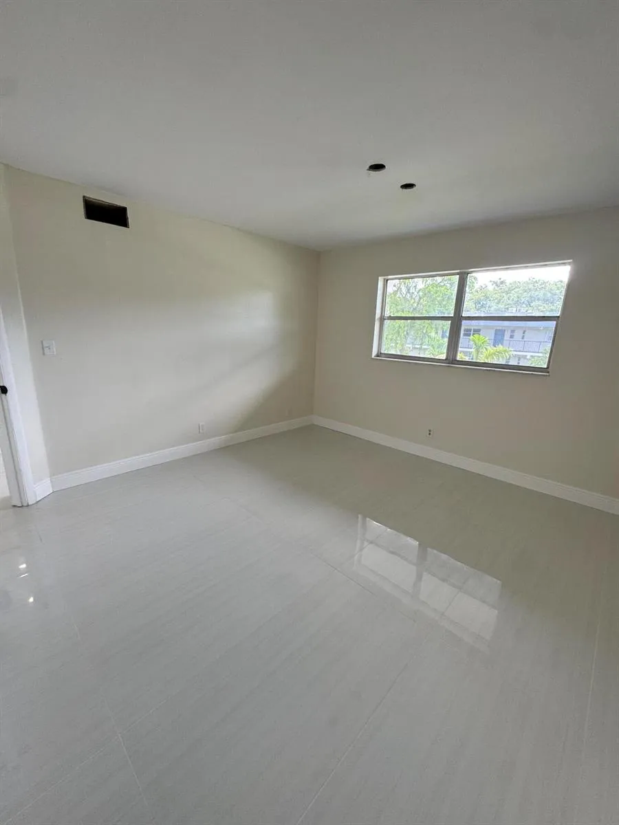 8000 FAIRVIEW DRIVE #209 Tamarac, FL 33321
