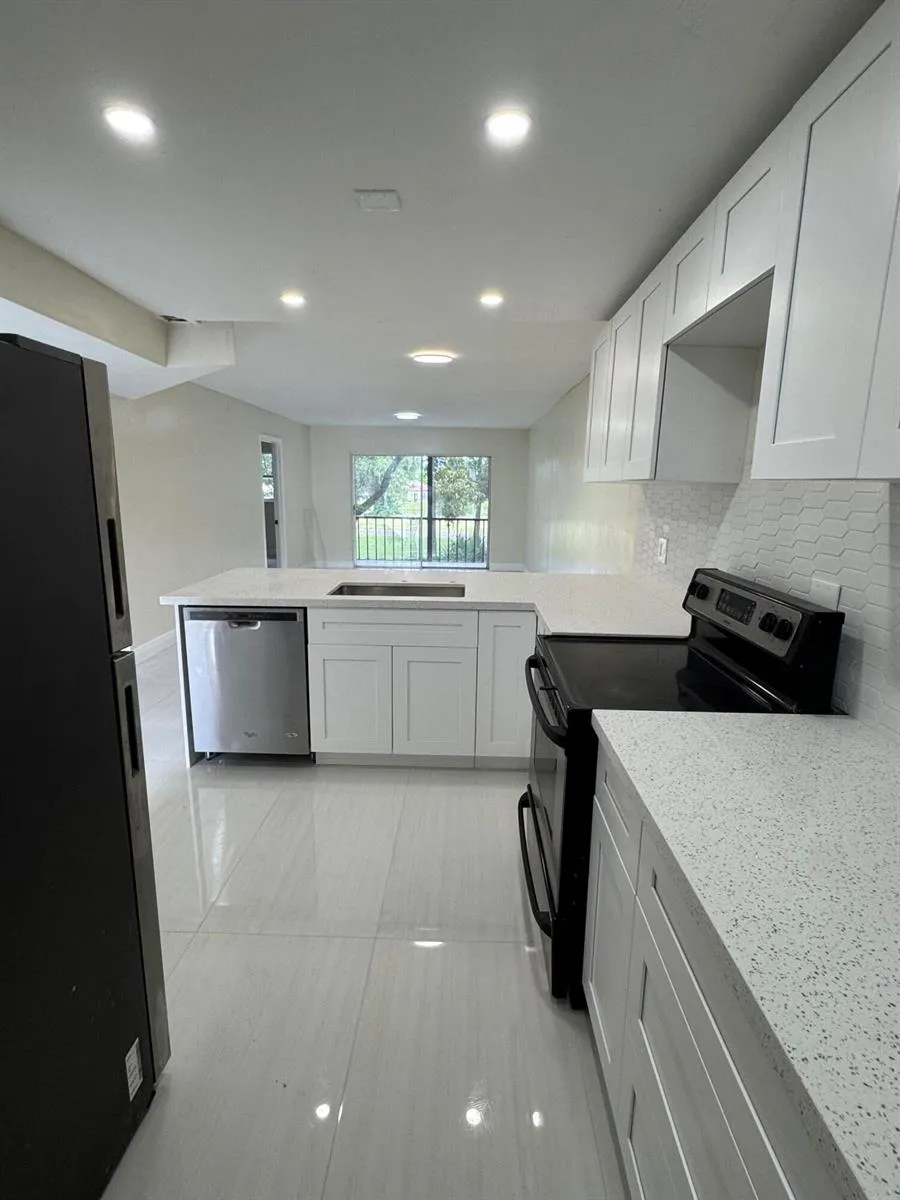 8000 FAIRVIEW DRIVE #209 Tamarac, FL 33321