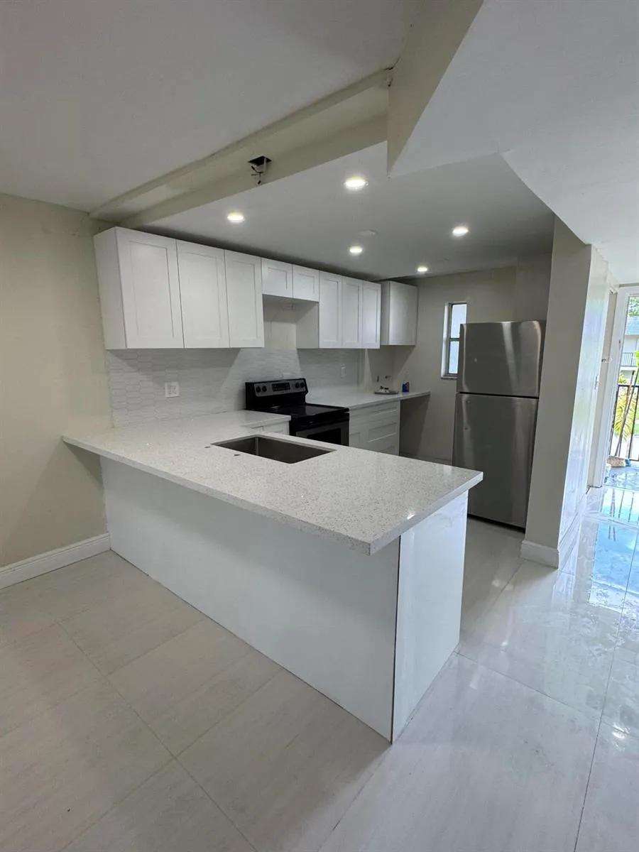 8000 FAIRVIEW DRIVE #209 Tamarac, FL 33321