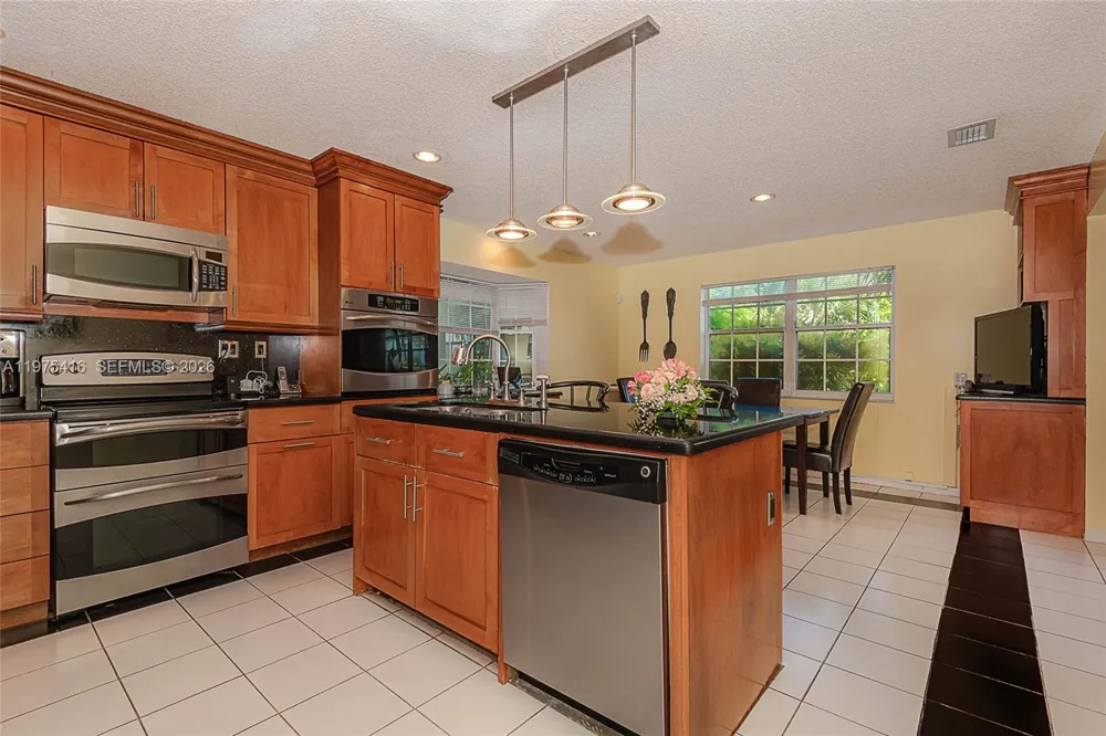 2518 NE 206th Ter Miami, FL 33180