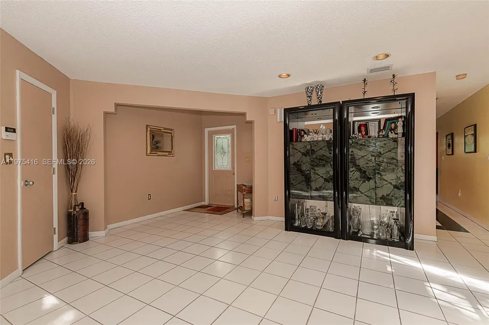 2518 NE 206th Ter Miami, FL 33180