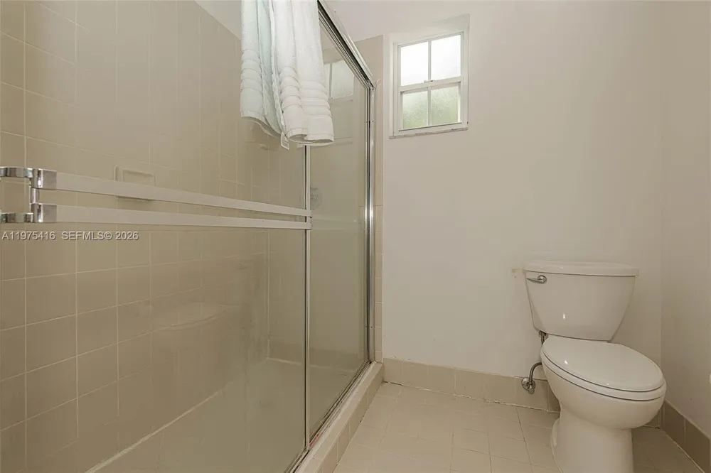 2518 NE 206th Ter Miami, FL 33180