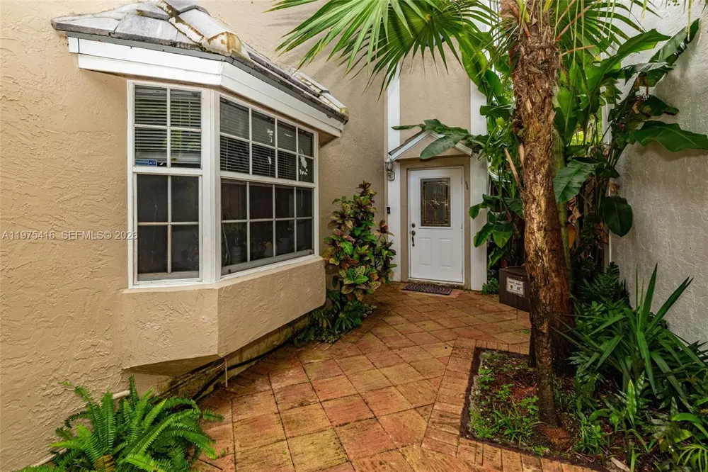 2518 NE 206th Ter Miami, FL 33180