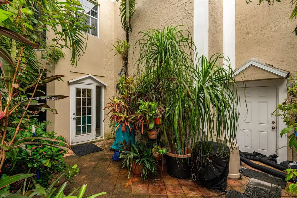 2518 NE 206th Ter Miami, FL 33180