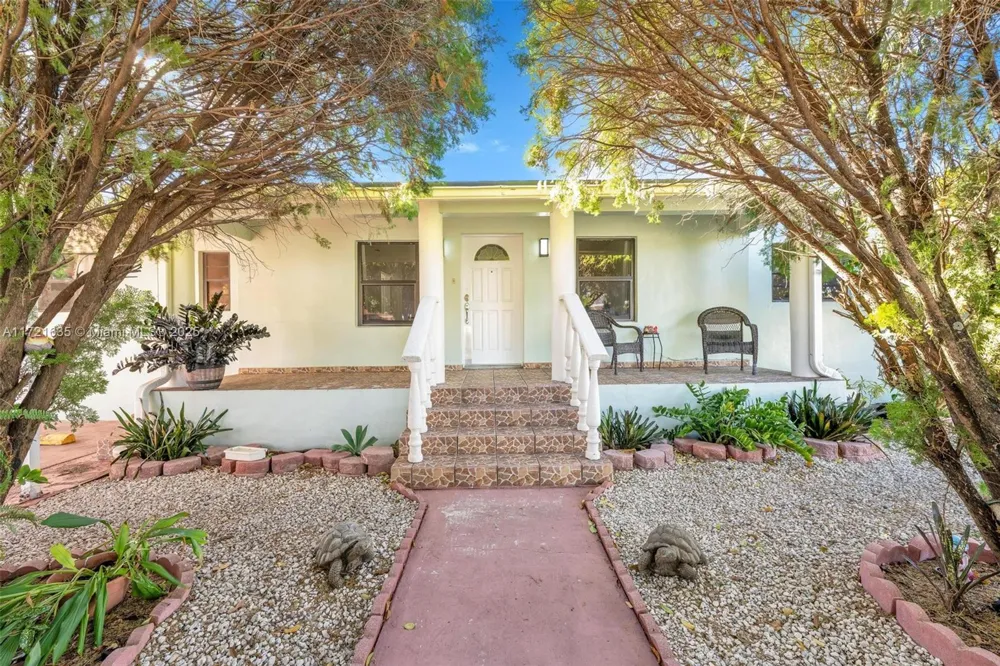 462 E 39th St Hialeah, FL 33013