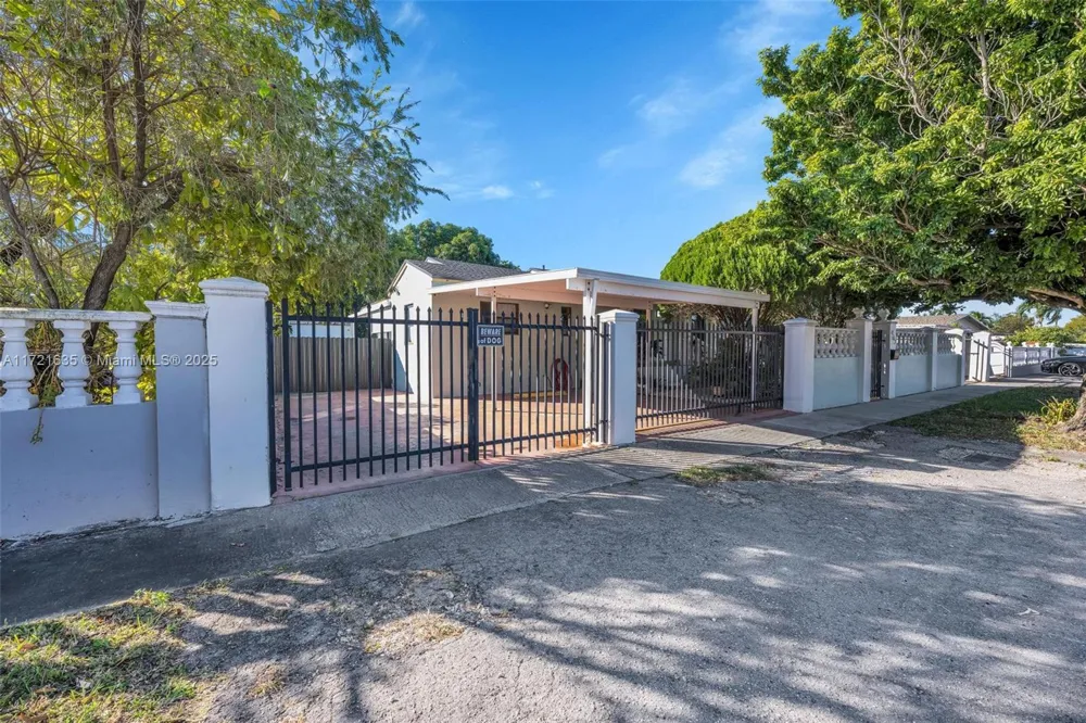 462 E 39th St Hialeah, FL 33013