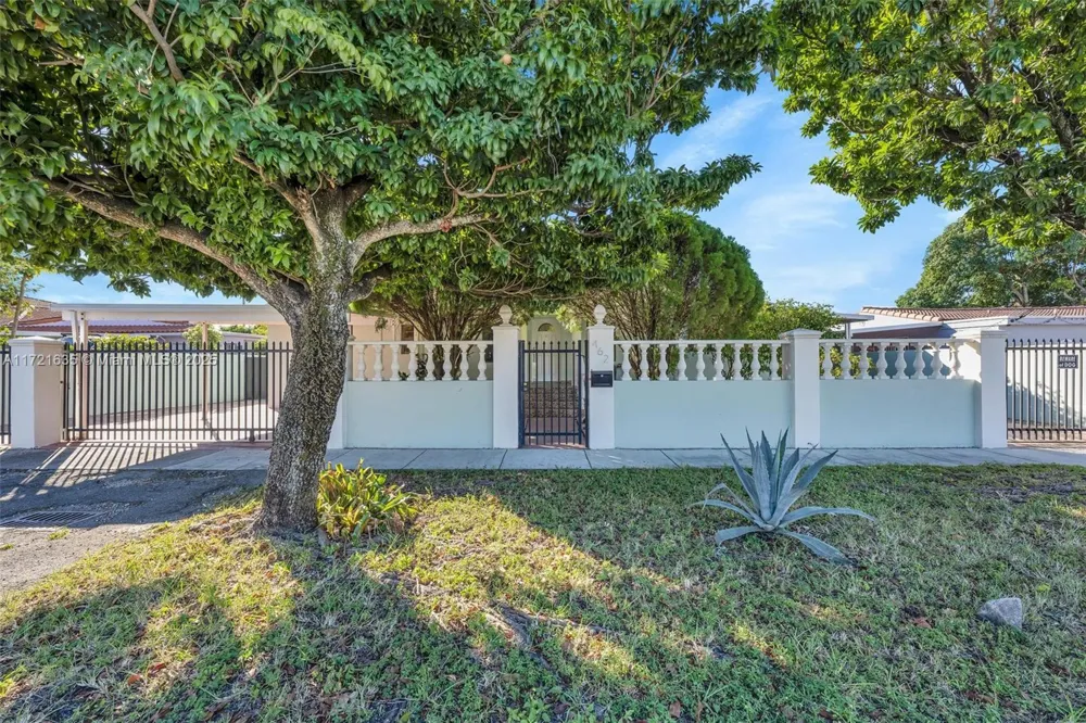 462 E 39th St Hialeah, FL 33013