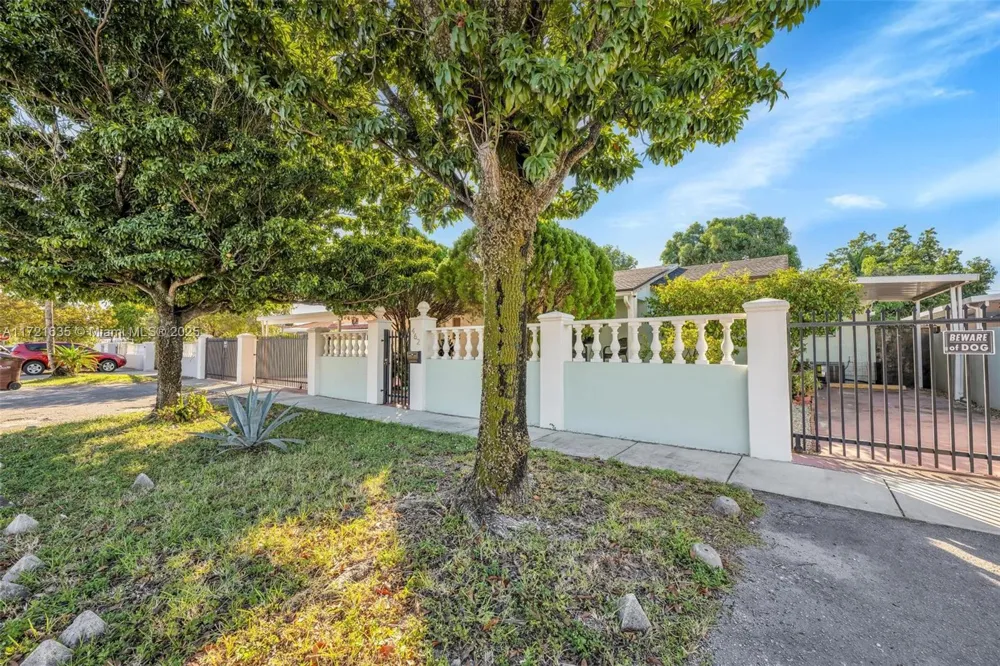 462 E 39th St Hialeah, FL 33013
