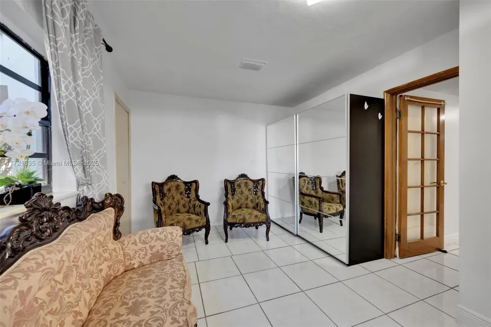 462 E 39th St Hialeah, FL 33013