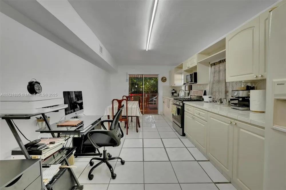 462 E 39th St Hialeah, FL 33013