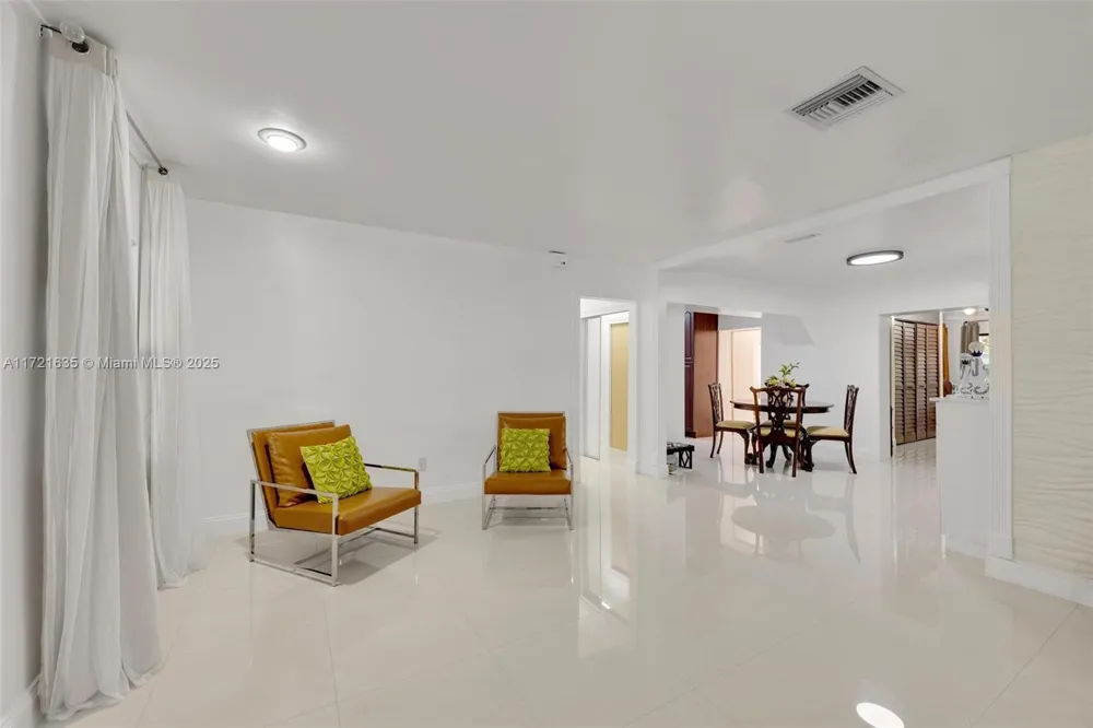 462 E 39th St Hialeah, FL 33013