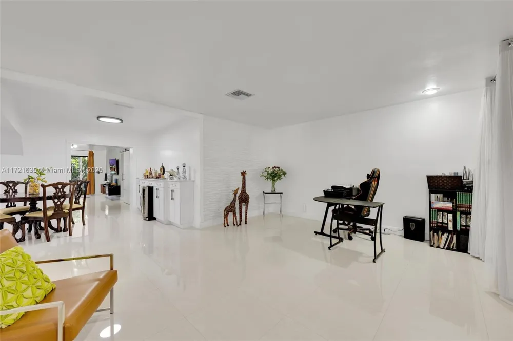 462 E 39th St Hialeah, FL 33013