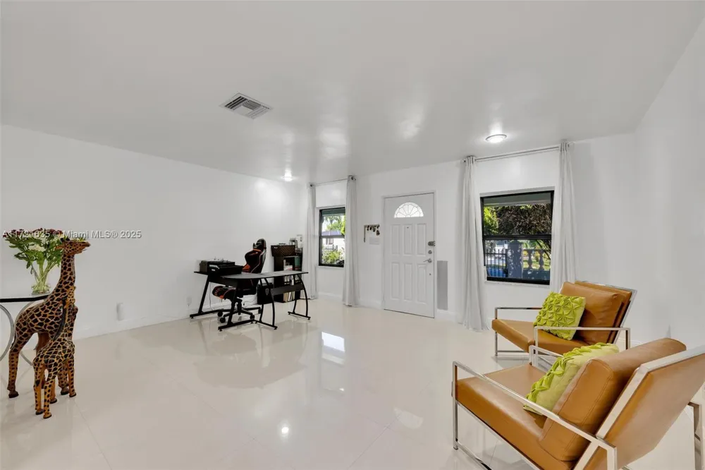 462 E 39th St Hialeah, FL 33013