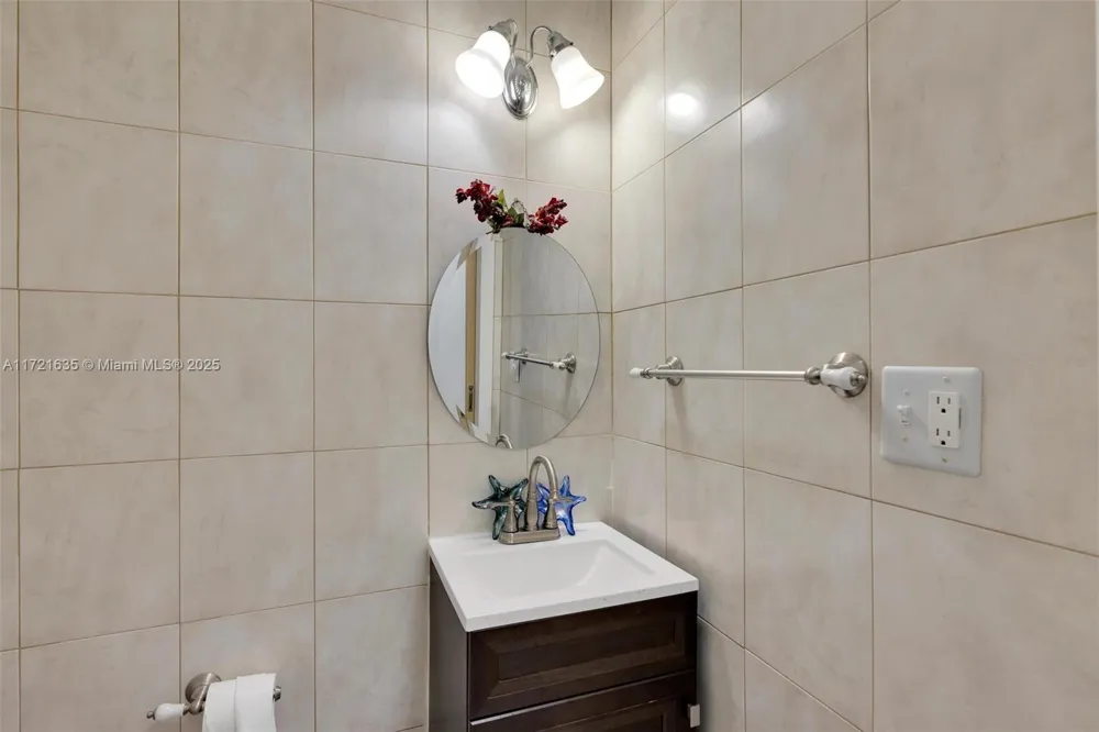 462 E 39th St Hialeah, FL 33013