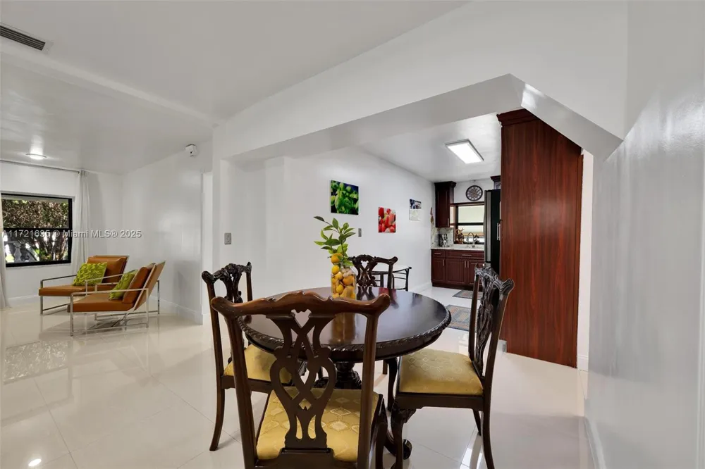 462 E 39th St Hialeah, FL 33013