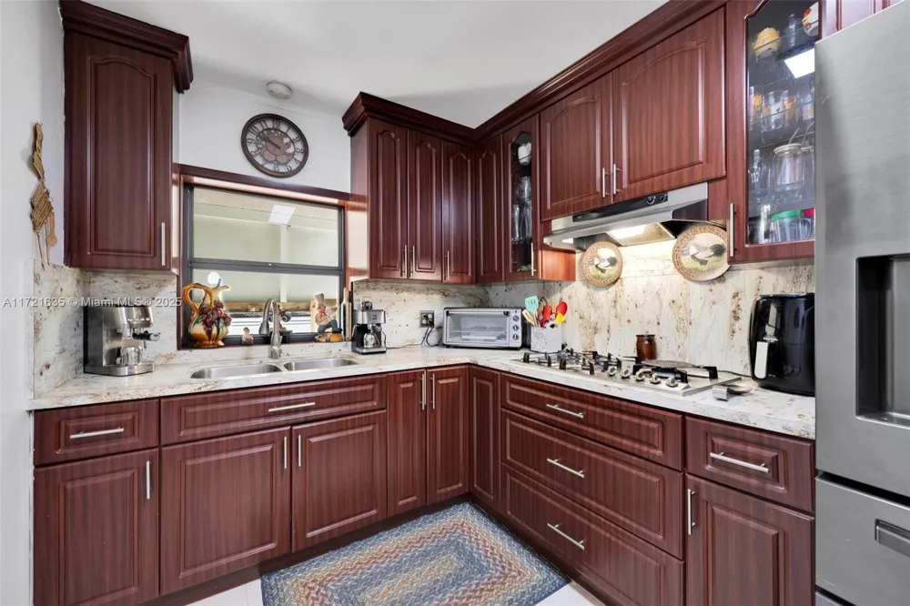 462 E 39th St Hialeah, FL 33013