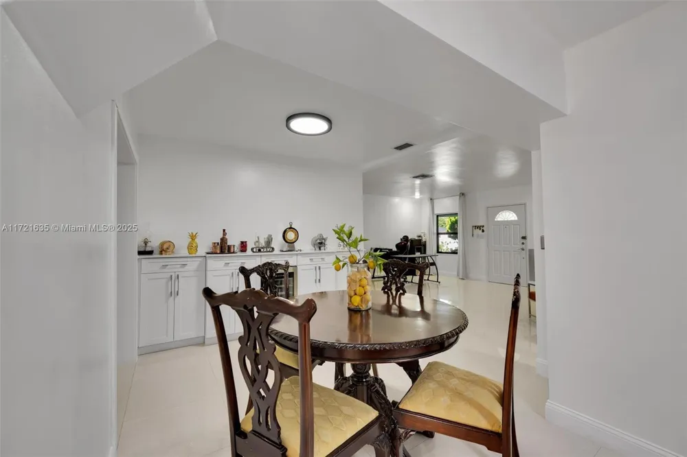 462 E 39th St Hialeah, FL 33013
