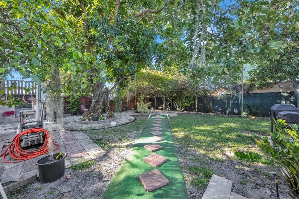 462 E 39th St Hialeah, FL 33013