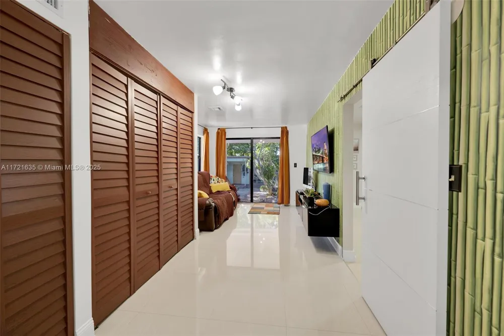 462 E 39th St Hialeah, FL 33013