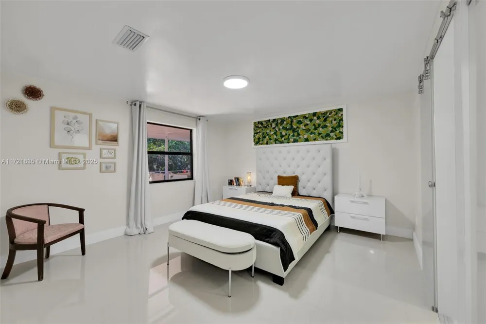 462 E 39th St Hialeah, FL 33013