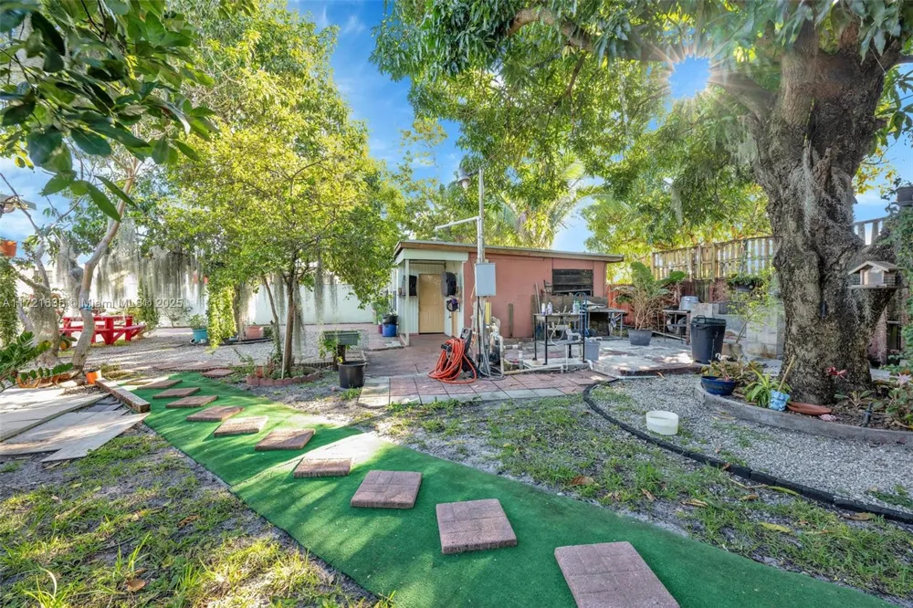 462 E 39th St Hialeah, FL 33013