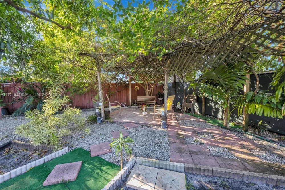 462 E 39th St Hialeah, FL 33013