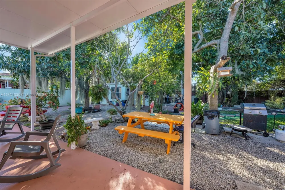 462 E 39th St Hialeah, FL 33013