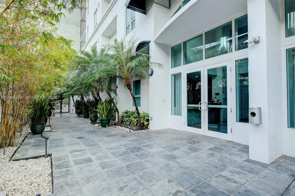 234 NE 3rd St #UPH01 Miami, FL 33132