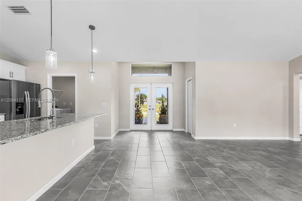 2305 NW 34 ave Cape Coral, FL 33993