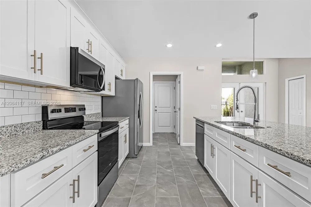 2305 NW 34 ave Cape Coral, FL 33993