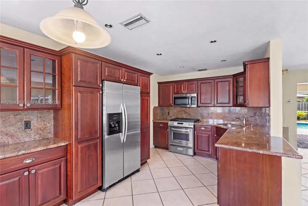 1716 NE 17th Ave Fort Lauderdale, FL 33305