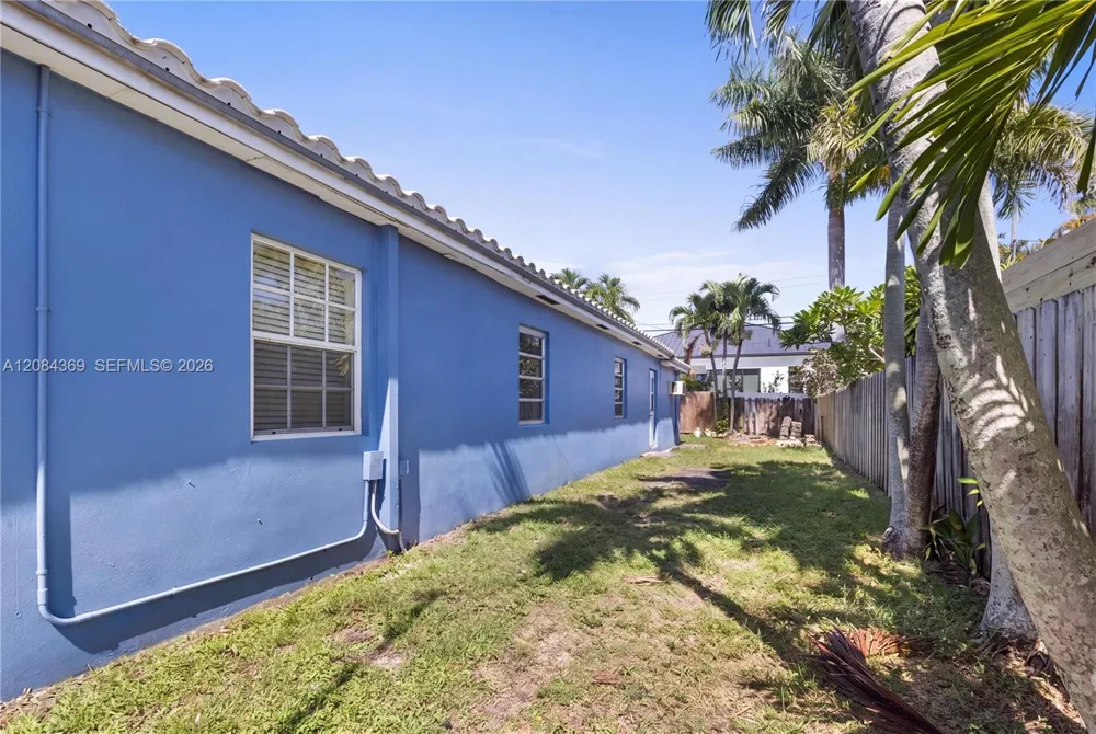 1716 NE 17th Ave Fort Lauderdale, FL 33305