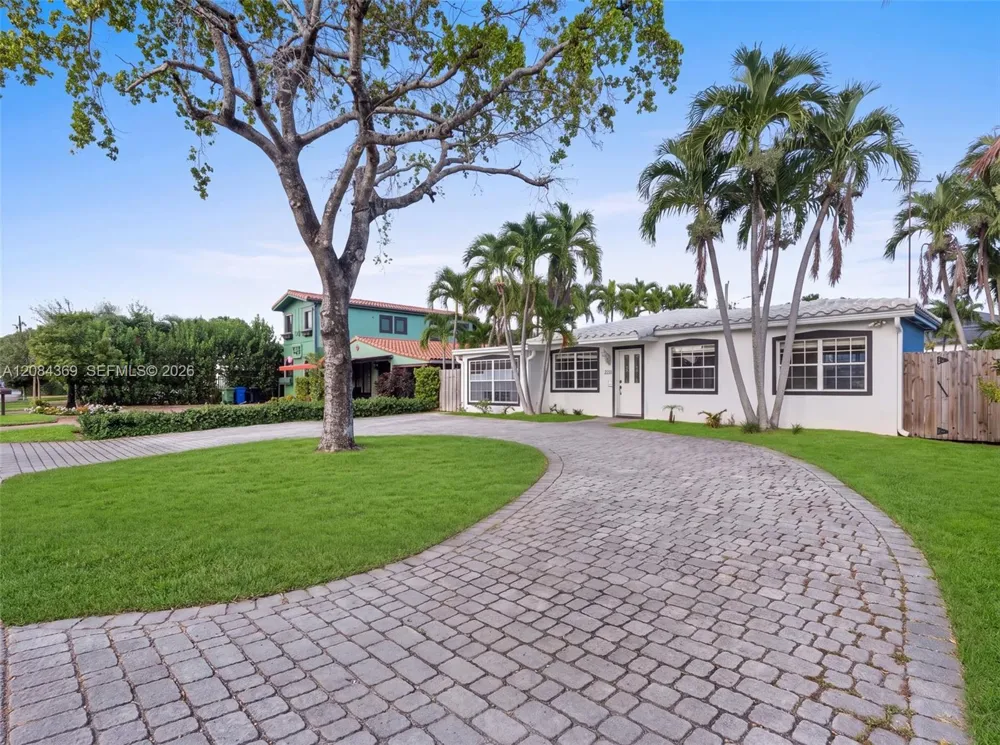 1716 NE 17th Ave Fort Lauderdale, FL 33305
