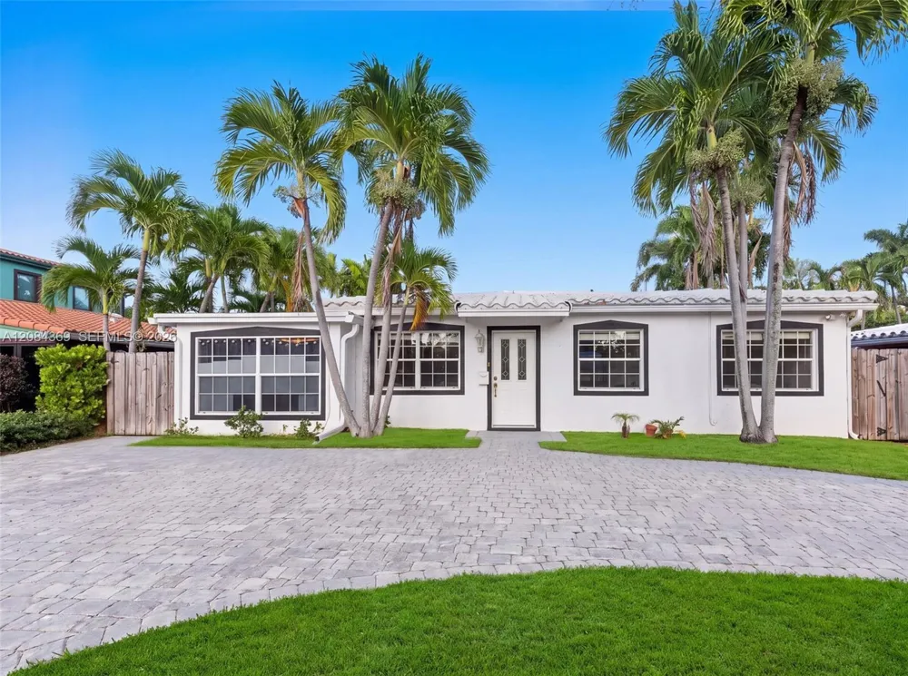 1716 NE 17th Ave Fort Lauderdale, FL 33305