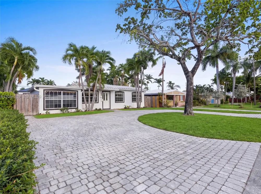 1716 NE 17th Ave Fort Lauderdale, FL 33305
