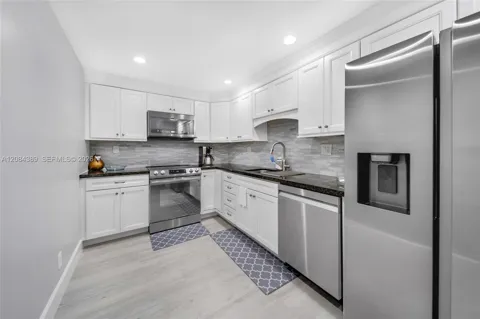 4250 Galt Ocean Dr #1J