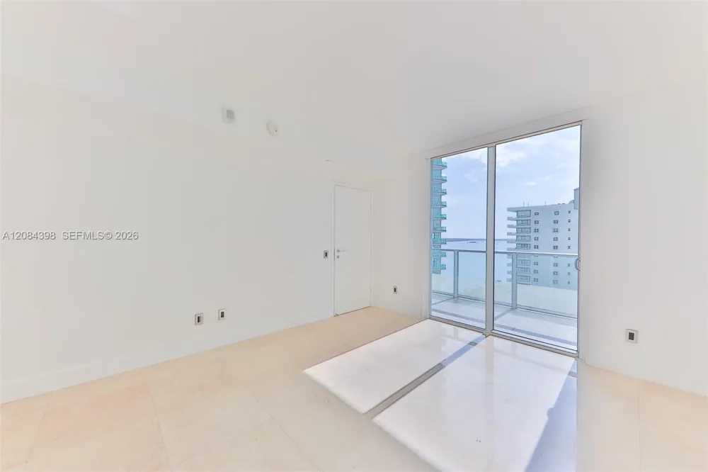 1300 Brickell Bay Dr #1206 Miami, FL 33131