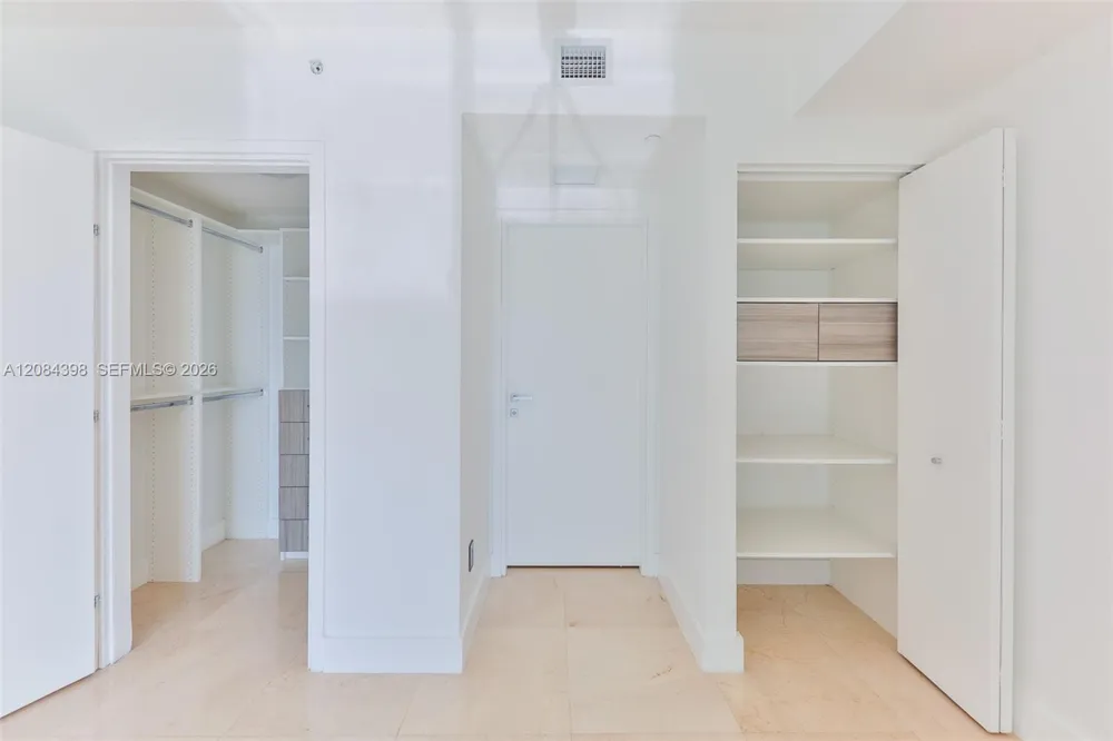 1300 Brickell Bay Dr #1206 Miami, FL 33131