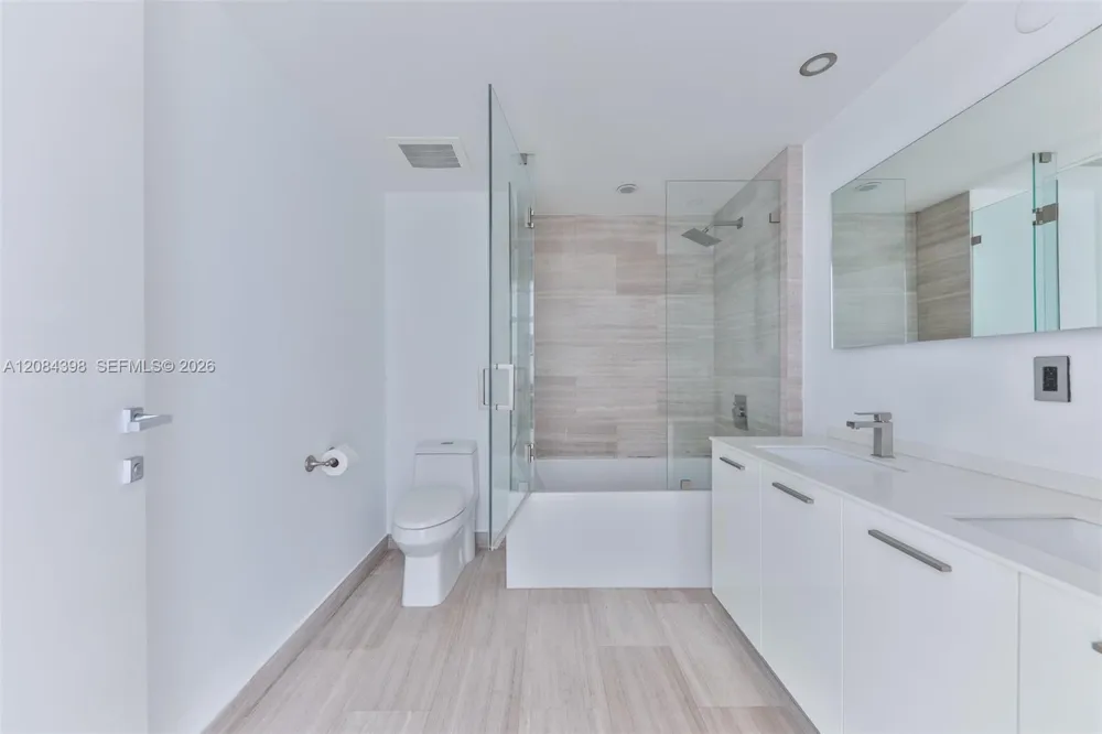 1300 Brickell Bay Dr #1206 Miami, FL 33131