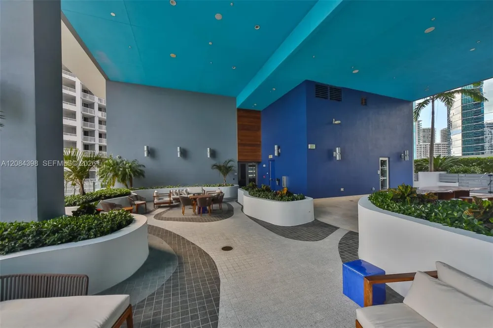 1300 Brickell Bay Dr #1206 Miami, FL 33131
