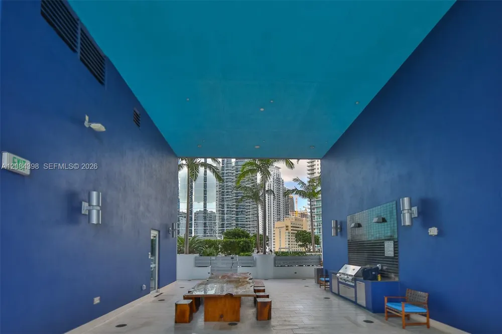 1300 Brickell Bay Dr #1206 Miami, FL 33131