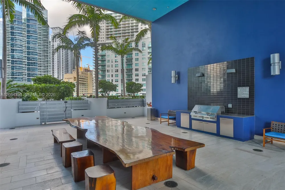 1300 Brickell Bay Dr #1206 Miami, FL 33131