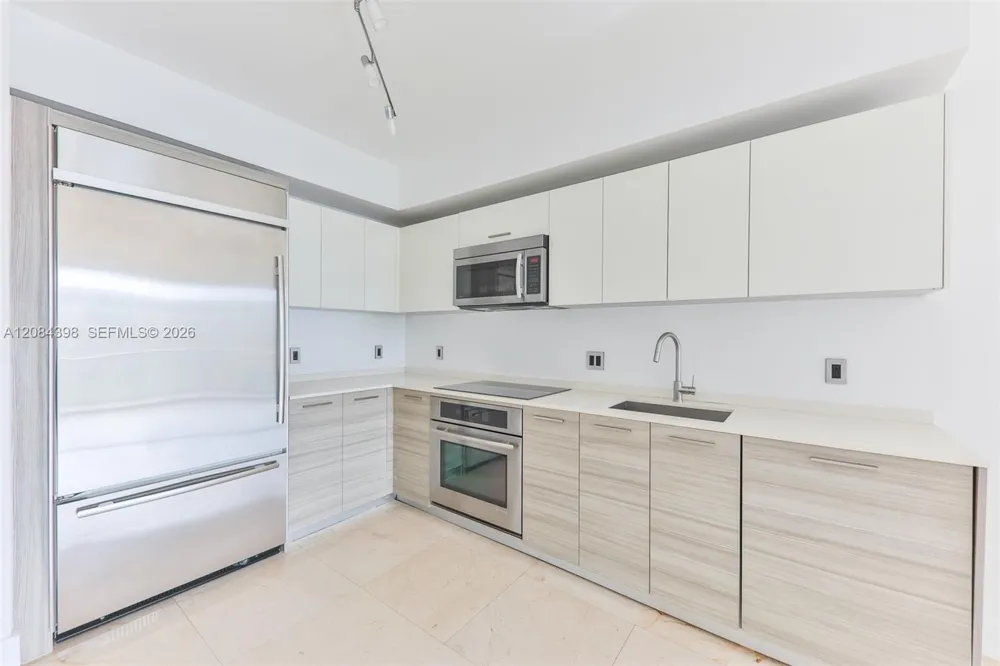 1300 Brickell Bay Dr #1206 Miami, FL 33131